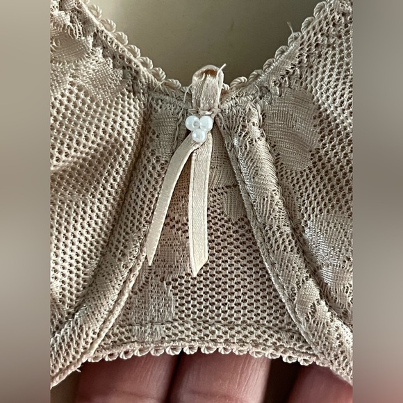 WACOAL 34C NUDE lace  Classic #85594 Coverage Underwire
NUDE/BEIGE Vintage style - Picture 5 of 8